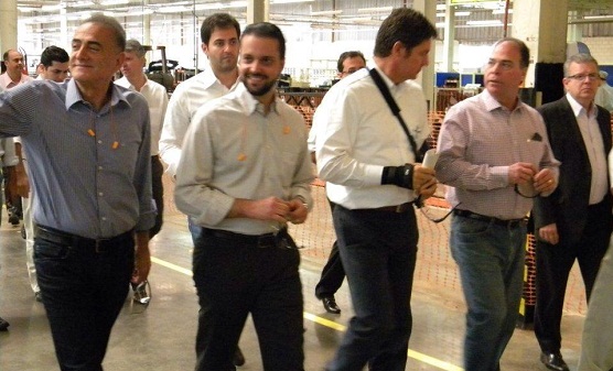 Ministro Bezerra, Alexandre Baldy, Jardel Sebba e Presidente da Mitsubishi caminham na MMC