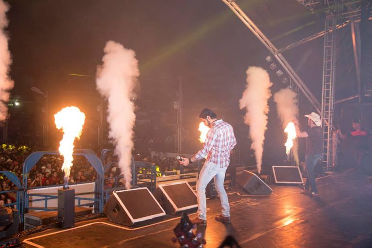 EXPO Catalão 2015: Quarta-feira, 29, foi marcada pela abertura do rodeio e show com Israel e Rodolfo