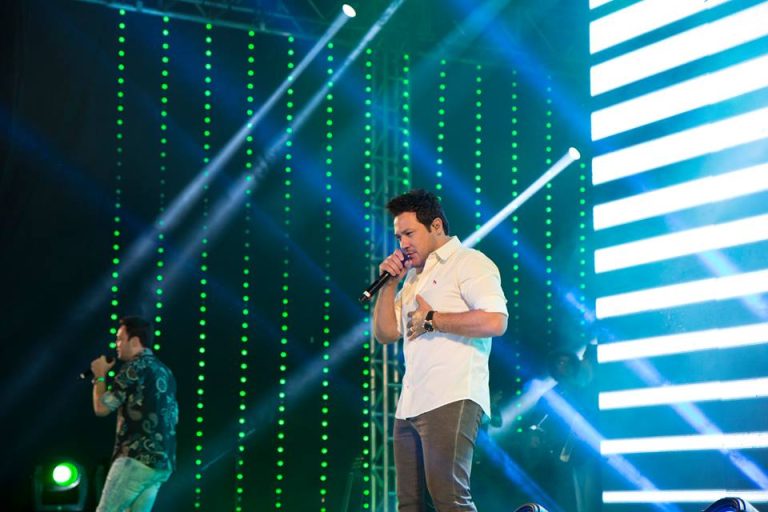 COBERTURAS: João Bosco e Vinícius e Guilherme e Santiago lotam Parque Agropecuário na noite de quinta e sexta-feira