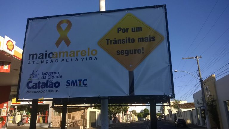 Horas depois de virar meme na internet placas da campanha do “Maio Amarelo” com erros de português foram retiradas