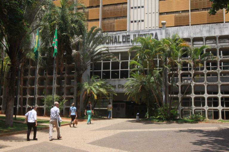 Aprovado auxílio alimentação retroativo para Juízes e Desembargadores goianos
