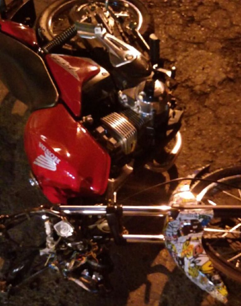 Jovem de 24 anos morre após bater com sua moto em poste de iluminação