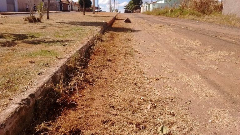 QUERO VER NO BLOG: moradores do Setor Aeroporto reclamam de serviço feito pela metade