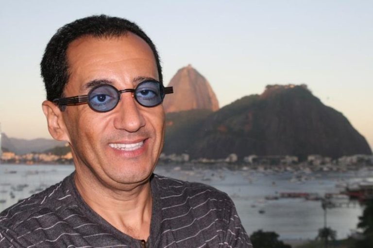 Após desaparecimento, Kajuru reaparece nas redes sociais