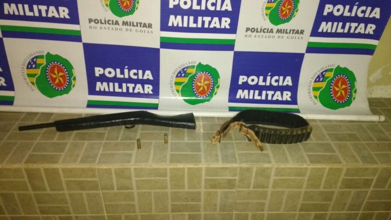 Jovem de 22 anos é preso pela PM com arma de alto calibre