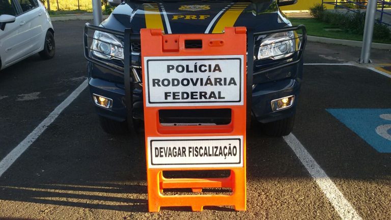 PRF multa mais de 400 motoristas na BR 050 por não acenderem os faróis durante do dia