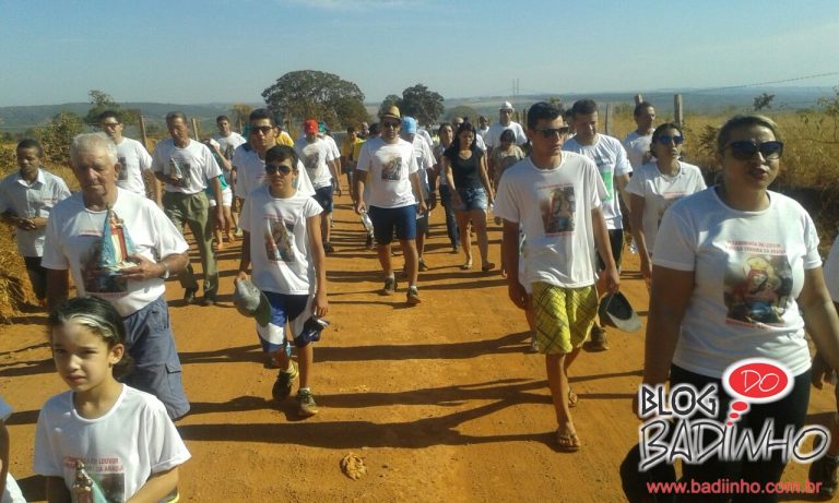 Realizada a 1ª Caminhada do Divino em louvor a Nossa Senhora da Abadia na Comunidade da Mumbuca
