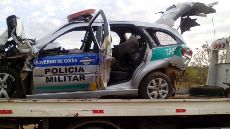 CATALÃO: caminhão desgovernado atinge duas viaturas da PM e deixa quatro policiais feridos, entre eles, um em estado grave