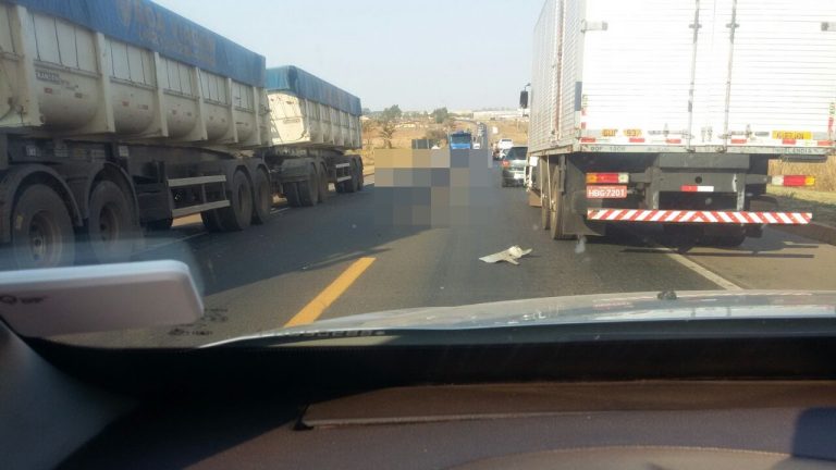 CATALÃO: motociclista de 33 anos de idade morre ao bater de frente com uma carreta na BR 050