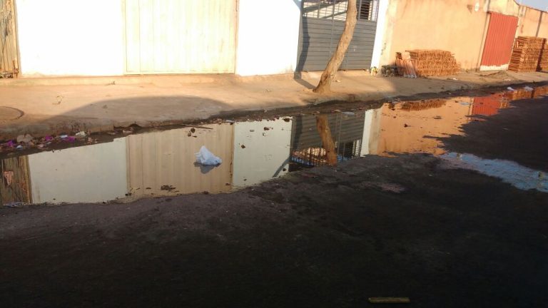 QUERO VER NO BLOG: moradores da Vila Mutirão solicitam da SAE reparo em esgoto que corre a céu aberto