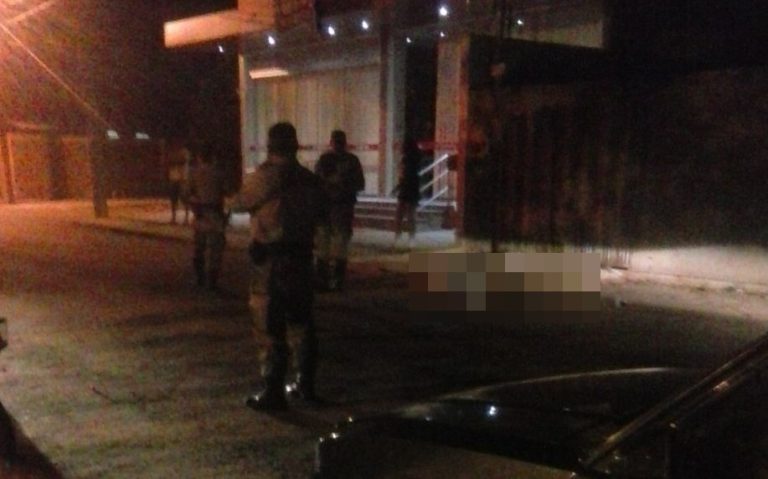 36º HOMICÍDIO EM CATALÃO: jovem é morto a tiros em frente a Praça da Fé na Vila Cruzeiro II