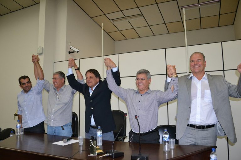 Adib Elias apresenta os quatro primeiros secretários