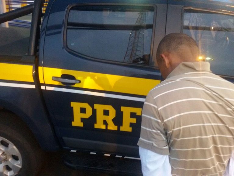 Homem é preso pela PRF com arma de fogo na BR 050