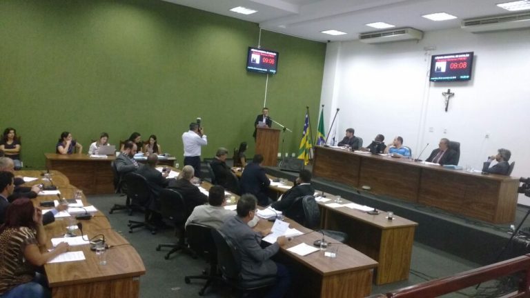 Vereadores de Catalão aprovam projetos que reduz IPTU, altera Plano Diretor e concede terreno por comodato para evangélicos