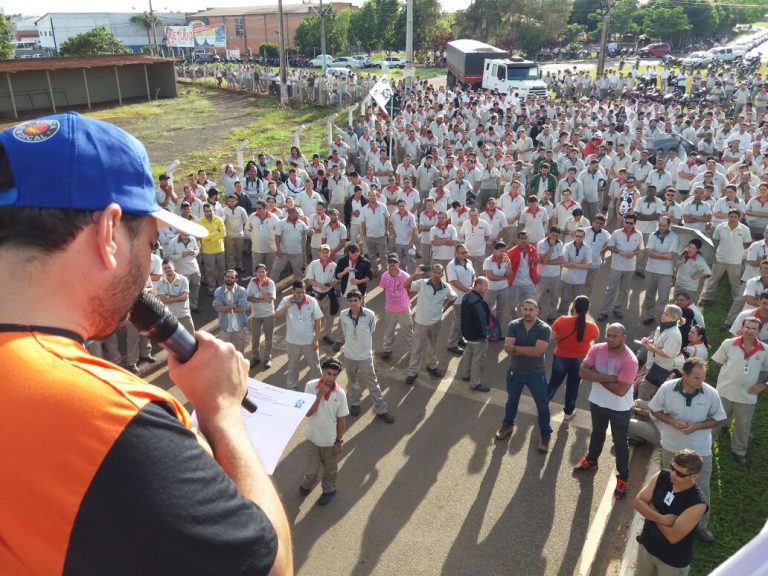 Metalúrgicos de Catalão deflagram greve na Mitsubishi