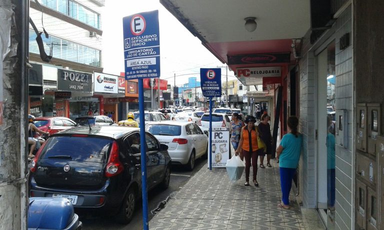 Comerciantes de Catalão ficam abertos até às 22h para receberem população para as compras de natal