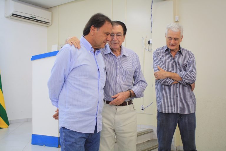 Prefeito eleito, Adib Elias, faz substituição de secretário de finanças