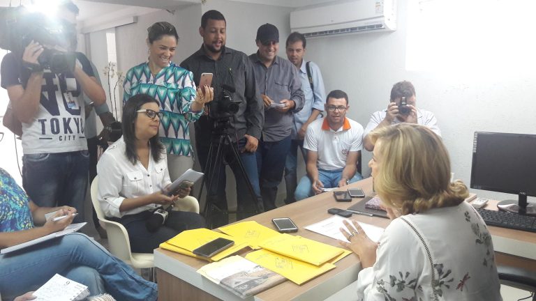 Primeira dama de Catalão concede coletiva e fala sobre os cheques sem fundos distribuídos aos jovens aprendizes do CCPA