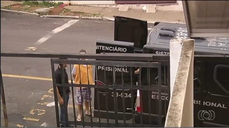 13 detentos que estavam na cela onde Valdair Leonel foi morto já foram ouvidos e delegado concluirá ainda hoje a fase de ouvi-los