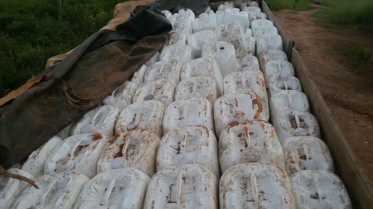 PM de Catalão apreende carga de defensivos agrícolas que haviam sido roubada