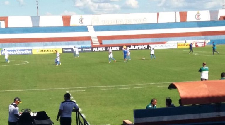 Com gol de Frontini, Rio Verde e Crac empatam em campo neutro