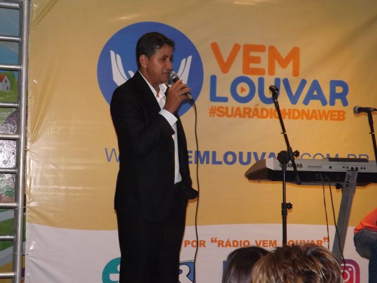 Web Rádio Vem Louvar é lançada em Catalão