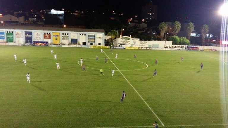 Em noite de três gols, Crac é atropelado pelo Itumbiara em pleno Genervino da Fonseca