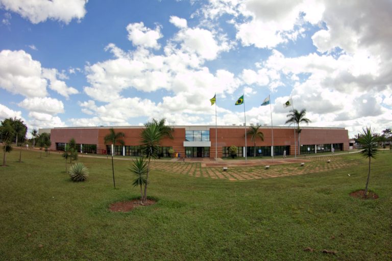 John Deere inaugura na próxima quarta-feira (15), expansão da fábrica de colhedeiras de cana e pulverizadores em Catalão