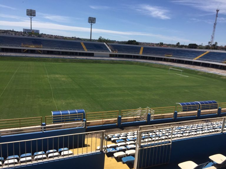 ESPORTES: Crac tenta a primeira vitória no Goianão diante do Anápolis
