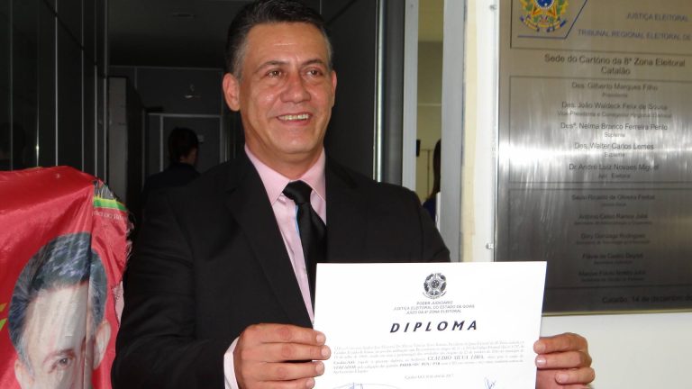 POLÍTICA: após ser diplomado, radialista Cláudio Lima (PMDB) toma posse hoje do cargo de vereador