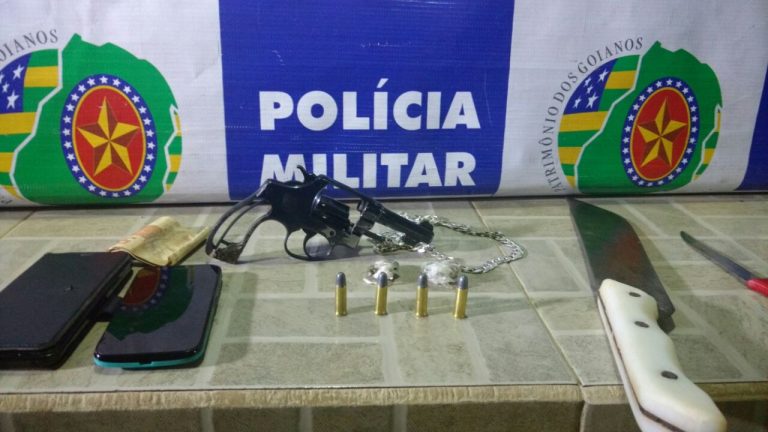 PM de Catalão apreende revólver calibre 32 com numeração raspada com quatro munições intactas e uma porção de maconha