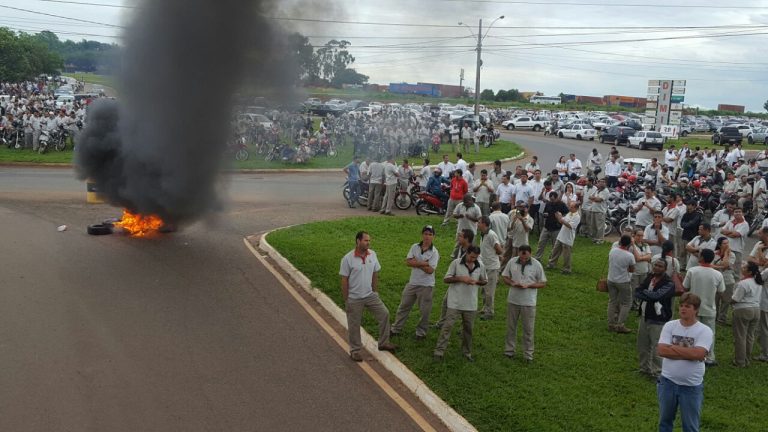 Previsão é que mais de 300 pessoas sejam demitidas da Mitsubishi até o final de maio