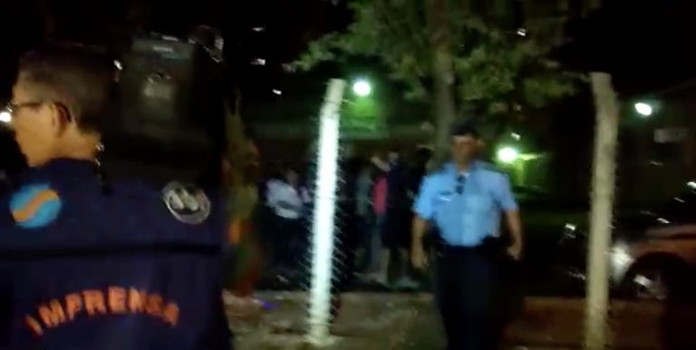 GOIÂNIA: Guarda Civil confronta com professores na sede da Secretaria Municipal de Educação da capital