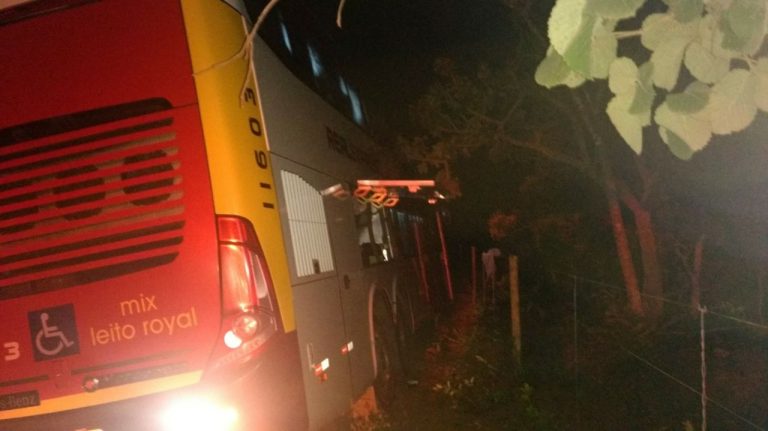 Ônibus de passageiros é assaltado na BR 050 perto de Domiciano Ribeiro, município de Ipameri e um passageiro é baleado