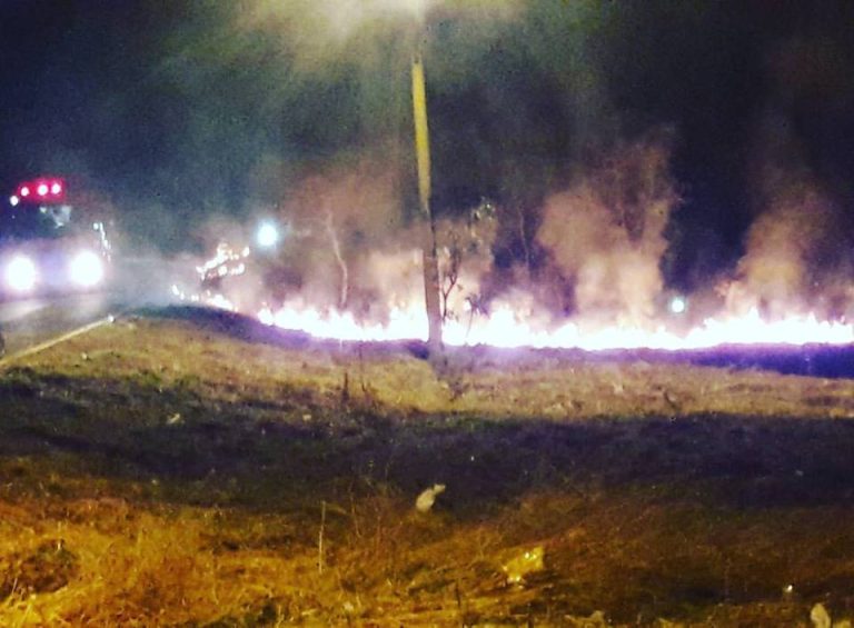 Fogo queima parte da vegetação do Morro da Saudade, principal cartão postal da cidade de Catalão