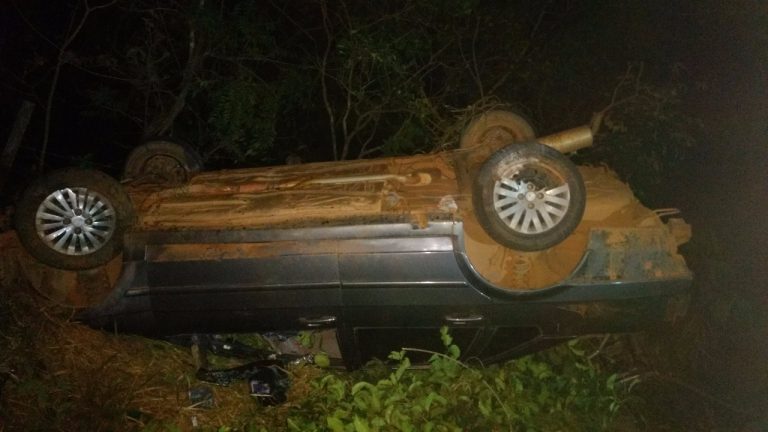 ACIDENTES DO FINAL DE SEMANA NAS RODOVIAS: capotamento deixa cinco feridos na BR 050 e condutor bate em mureta de ponte entre Ouvidor a Catalão