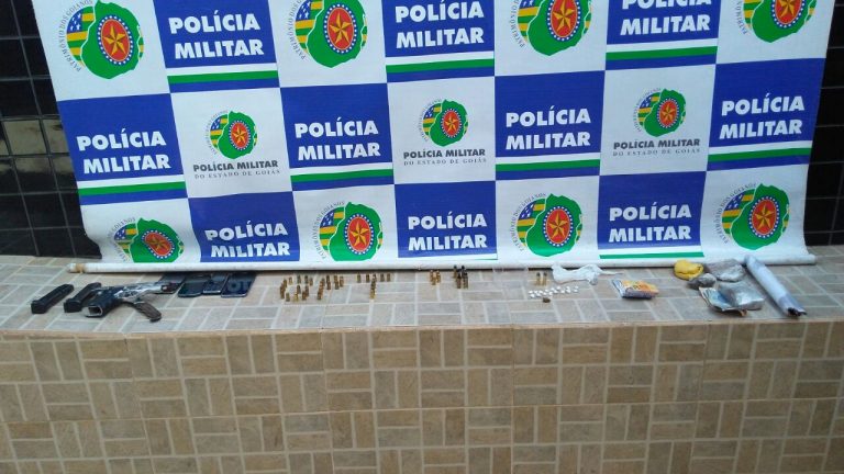 CATALÃO: PM apreende pistola 380, munições e drogas