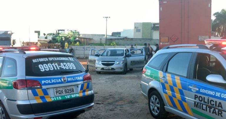 CORREÇÃO: dois vigilantes feridos e um assaltante baleado em tentativa de roubo a cargas de explosivos em pátio de posto de combustível