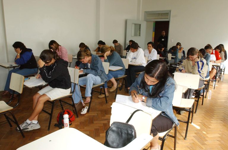Estudantes têm até hoje para renovar contratos do Fies