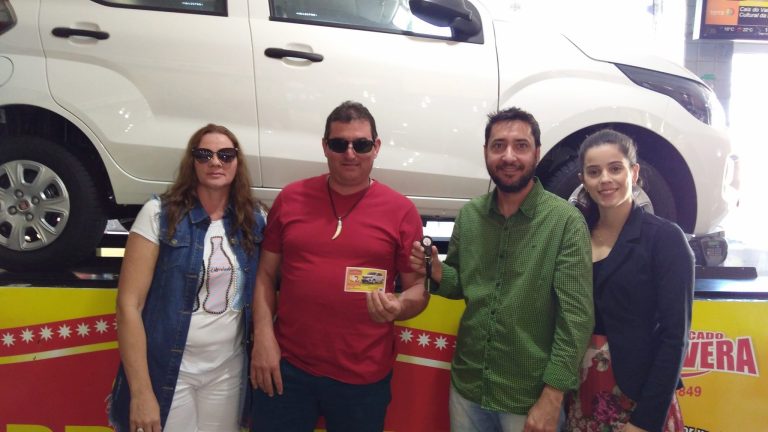 Fiat Mob 0 km do Supermercado Primavera 3 é entregue ao ganhador