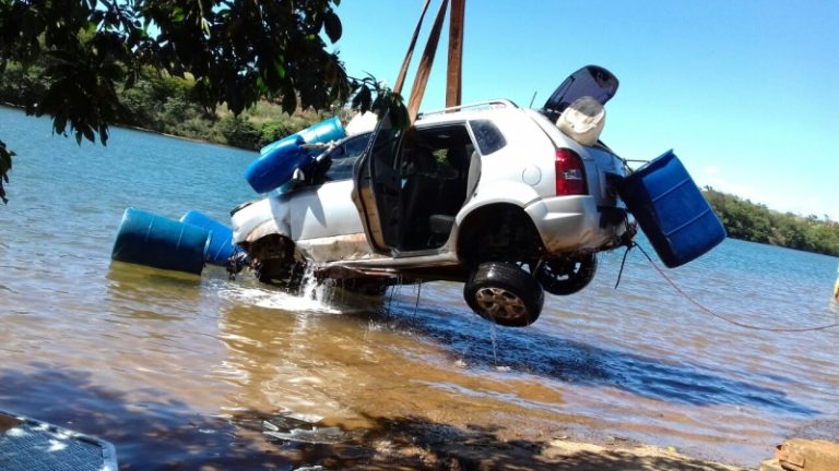Médico neurologista e garçom morrem em acidente de carro, em Itumbiara