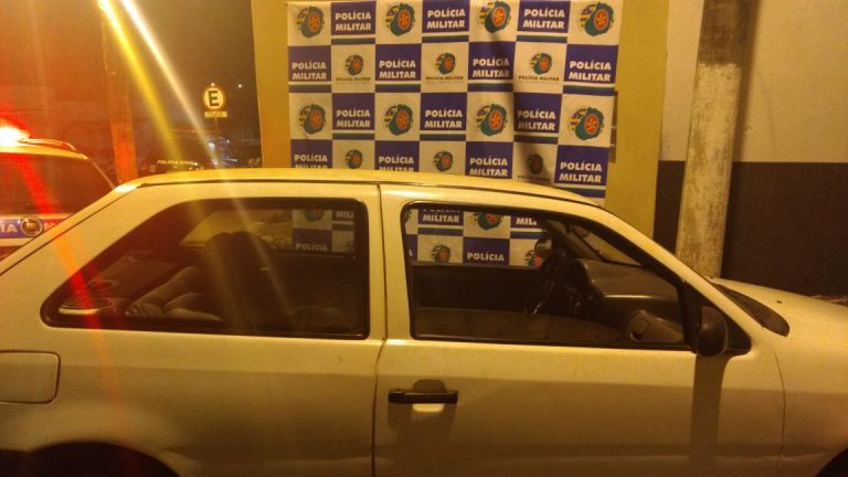 PM prende dois após furtarem veículo e ainda apreende simulacro de arma de fogo
