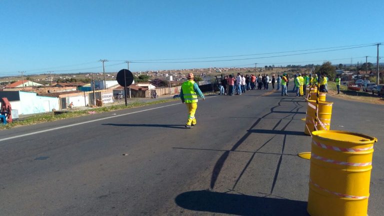 Passagem de nível na GO 330 lingando setor Jardim Primavera a Vila Cruzeiro começa a ser construída pela prefeitura