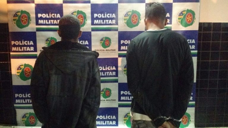 Jovens de 19 e 20 anos de idade, presos pela PM por furto de veículo