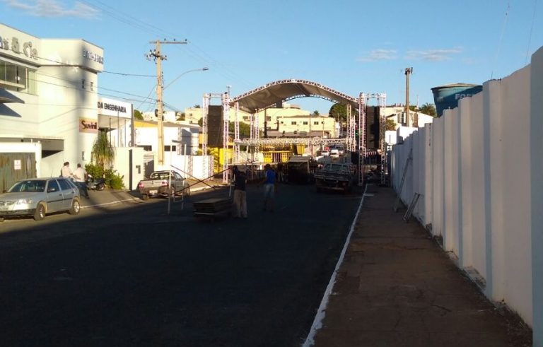 Di Paulo e Paulino catam em reinauguração do Centro de Convivência da Terceira Idade