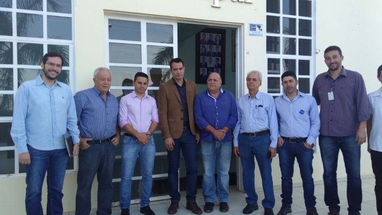 Presidente da Saneago realiza reunião de trabalho em Três Ranchos para ouvir demandas de prefeitos da região