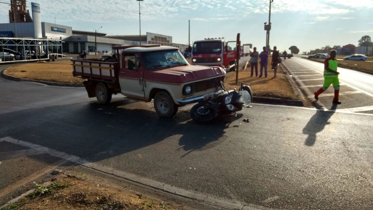 PONTO CRÍTICO: acidente no trevo de acesso ao bairro Castelo Branco deixa motociclista ferido
