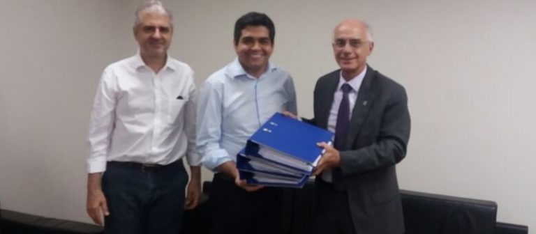 Reitor apresenta projeto do prédio do curso de Medicina de Catalão