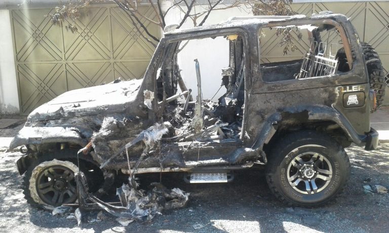 Veículo de blogueiro fica completamente destruído em incêndio