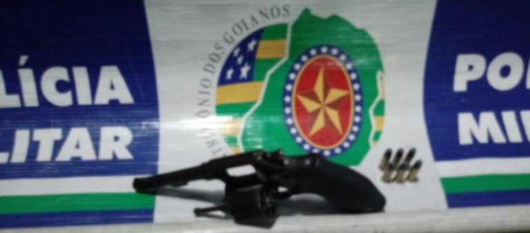 PM prende homem com revolver em Santo Antônio do Rio Verde
